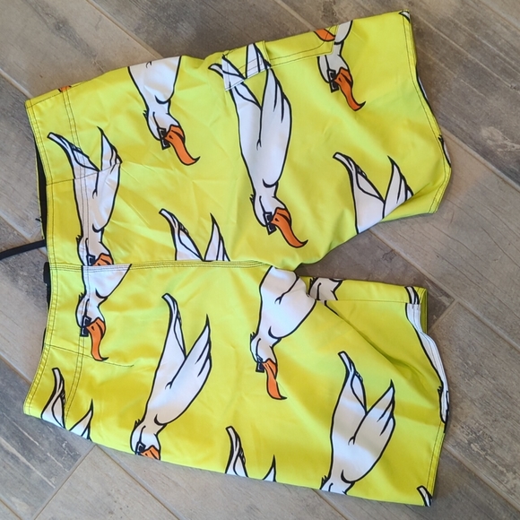 Men's Hang Ten swimsuit - Picture 2 of 4